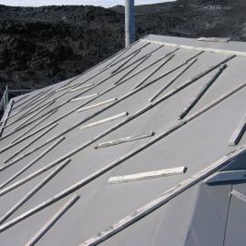 2005-06 Shackleton's 'Nimrod' hut, North roof before work (001)