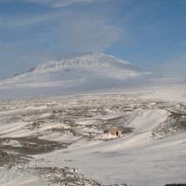 Shackleton's 'Nimrod' hut in the landscape (001)