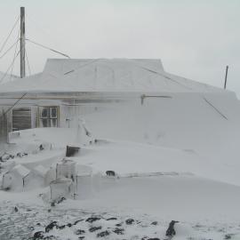 Snow build-up, north elevation of Shackleton's 'Nimrod' hut