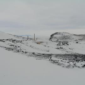 Shackleton's 'Nimrod' hut camouflaged in the landscape (003)