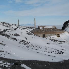 Snow build-up, north elevation of Shackleton's 'Nimrod' hut (005)