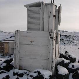 Stevenson screen at Cape Royds (003)