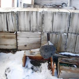 Garage on north side of Shackleton's 'Nimrod' hut (012)
