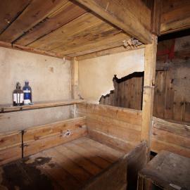 2015-16 Bernacchi's bunk, Borchgrevink's Living hut (003)