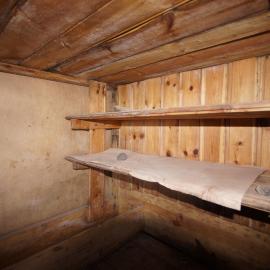 2015-16 Hanson's bunk, Borchgrevink's Living hut (005)