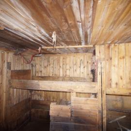 2015-16 Borchgrevink's bunk, Borchgrevink's Living hut (004)