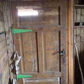 2015-16 Inner door, Borchgrevink's Living hut (004)