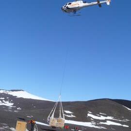 2015-16 Helicopter picking up gear (002)