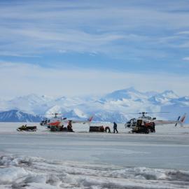 2015-16 Helicopters picking up people and gear (001)