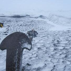 2010-11 SY 'Aurora' anchor embedded at Cape Evans (001)
