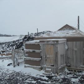 2010-11 West wall and main door of Shackleton's 'Nimrod' hut