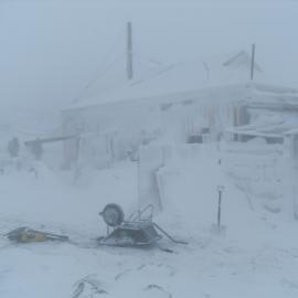 2010-11 Snow build-up on the North wall of Shackleton's 'Nimrod' hut