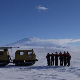 2010-11 K170 team with Hägglunds beneath Mount Erebus