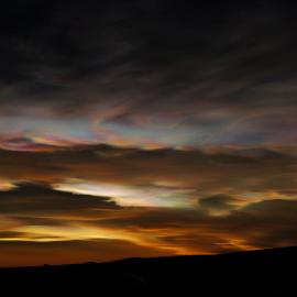 2012 Nacreous clouds over Ross Island (004)
