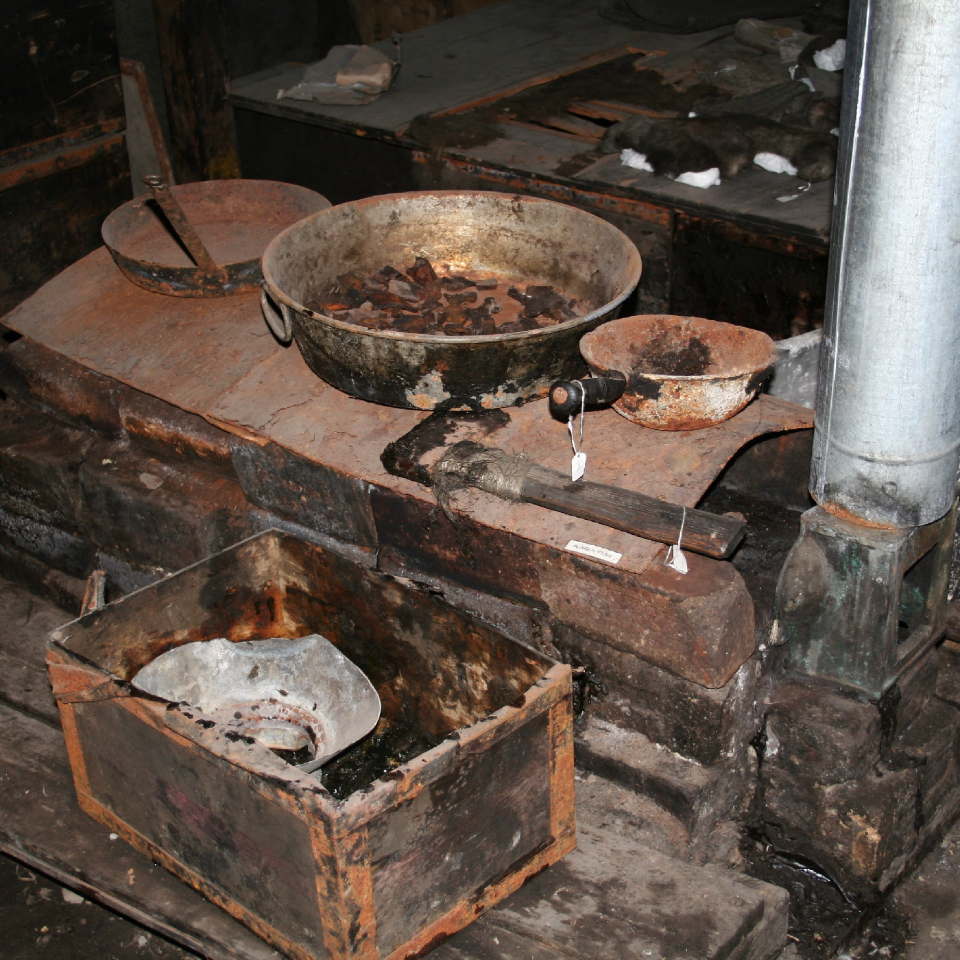'Discovery' hut - Blubber Stove