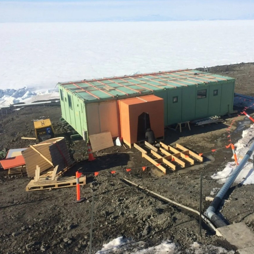 TAE/IGY hut - New Cold Porch