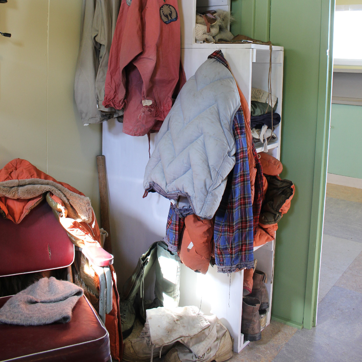 TAE/IGY hut - Artefacts