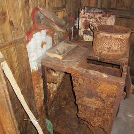 2015-16 Stove in Borchgrevink's hut (001)