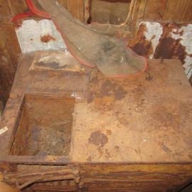 2015-16 Stove in Borchgrevink's hut (013)