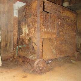 2015-16 Stove in Borchgrevink's hut (015)