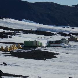 Hut and camp at Cape Evans (003)