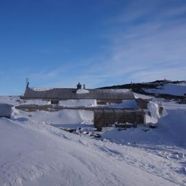 Snow build-up on Scott's 'Terra Nova' hut (002)