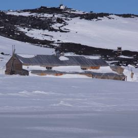Snow build-up on Scott's 'Terra Nova' hut (003)
