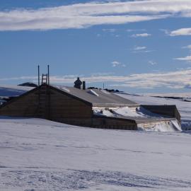 Snow build-up on Scott's 'Terra Nova' hut (005)