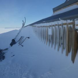Snow build-up on Scott's 'Terra Nova' hut (002)