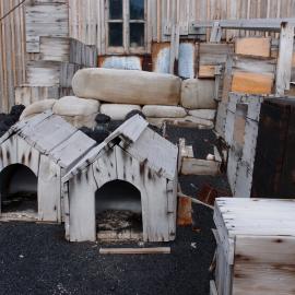 Kennels outside Shackleton's 'Nimrod' hut (001)
