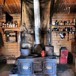 Mrs Sam stove in Shackleton's 'Nimrod' hut