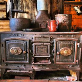 Mrs Sam stove in Shackleton's 'Nimrod' hut (001)