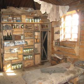 Northwest corner, Shackleton's 'Nimrod' hut