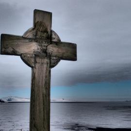 Vince's Cross at Hut Point (001)