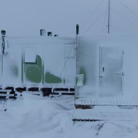 2013 Hillary's TAE/IGY hut inspection, exterior (003)