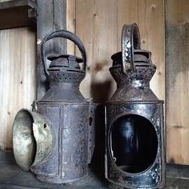 2014 Scott's 'Terra Nova' hut interior, lanterns on shelf in Scott's Cubicle (001)
