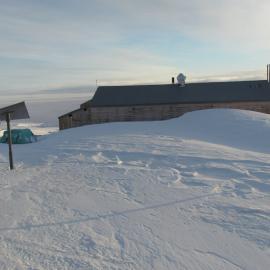 2010-11 South wall of Scott's 'Terra Nova' hut and vortex generator
