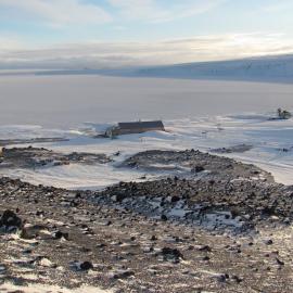 2010 Scott's 'Terra Nova' hut inspection, exterior (002)
