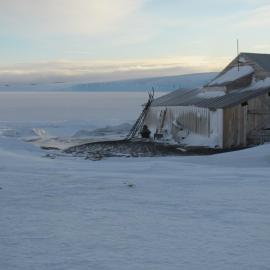 2010 Scott's 'Terra Nova' hut inspection, exterior (007)