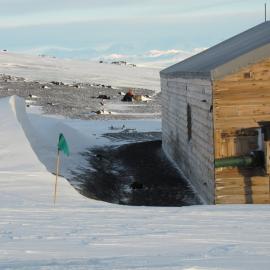 2010 Scott's 'Terra Nova' hut inspection, exterior (012)