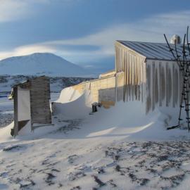 2010 Scott's 'Terra Nova' hut inspection, exterior (016)