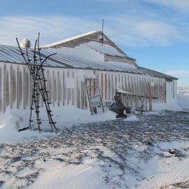 2010 Scott's 'Terra Nova' hut inspection, exterior (017)