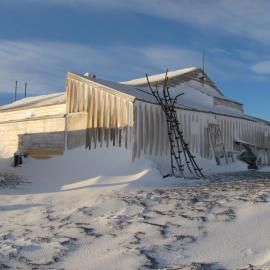 2010 Scott's 'Terra Nova' hut inspection, exterior (022)