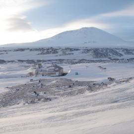2010 Scott's 'Terra Nova' hut inspection, exterior (026)