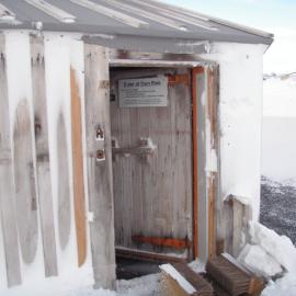 2010 Scott's 'Terra Nova' hut inspection, exterior (028)
