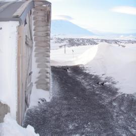 2010 Scott's 'Terra Nova' hut inspection, exterior (029)
