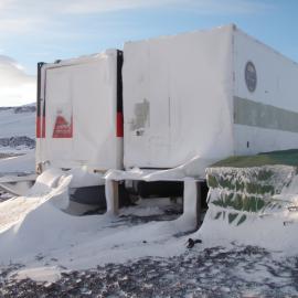2010-11 Cape Evans field camp buildings (005)