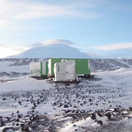 2010-11 Cape Evans field camp buildings (006)