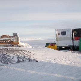 2010-11 Cape Evans field camp buildings (009)