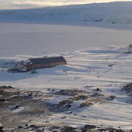 2010 Scott's 'Terra Nova' hut inspection, exterior (032)